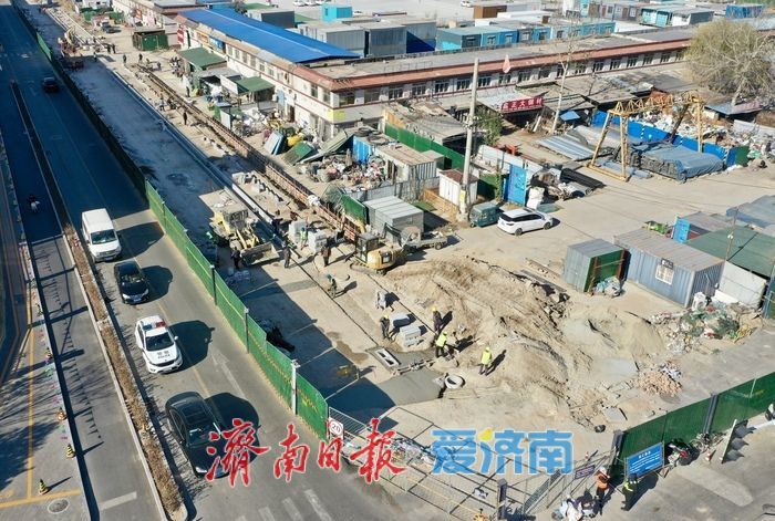 聊城路关键段南侧道路完工 北侧道路施工稳步推进中