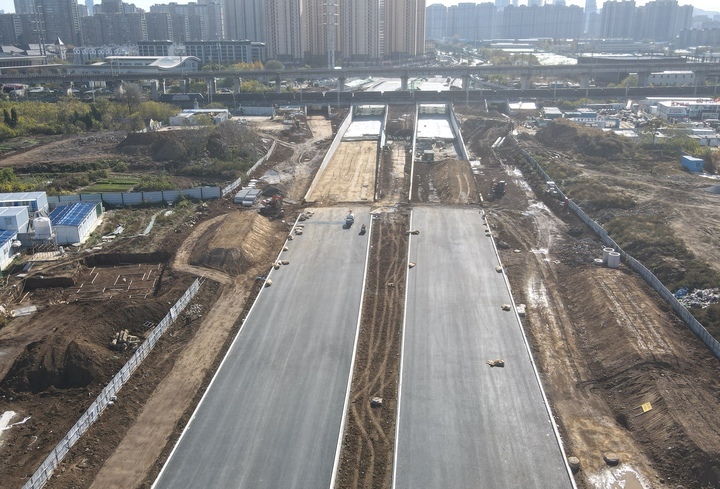 项目强省会｜奥体西路北延下穿铁路桥道路显现雏形