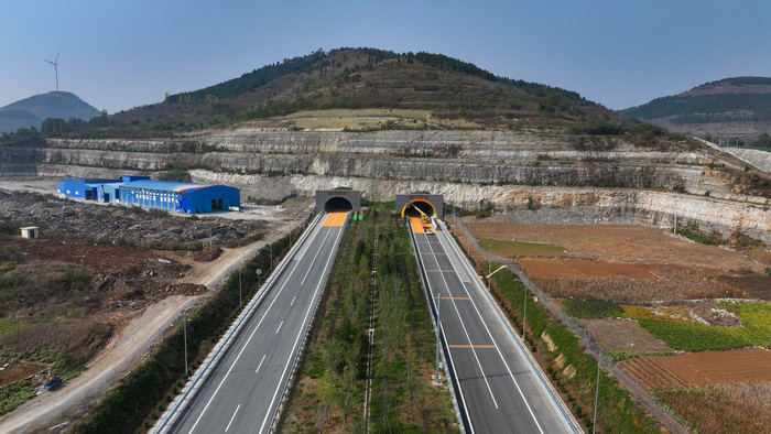 临沂至滕州公路柳树庄枢纽互通至费县南互通段建成通车