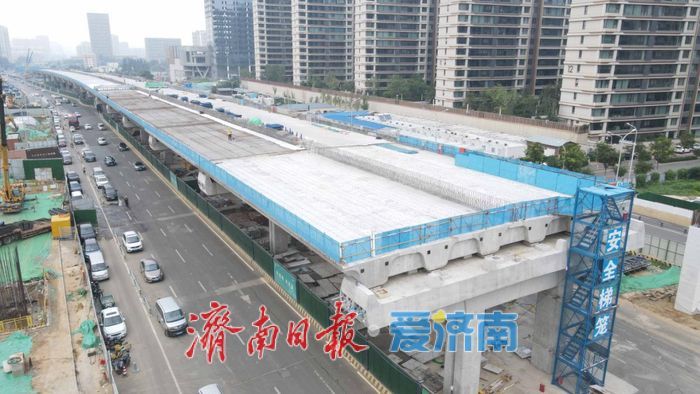 “长龙”初成！济南凤凰黄河大桥南延工程跨经十路钢箱梁顺利架设