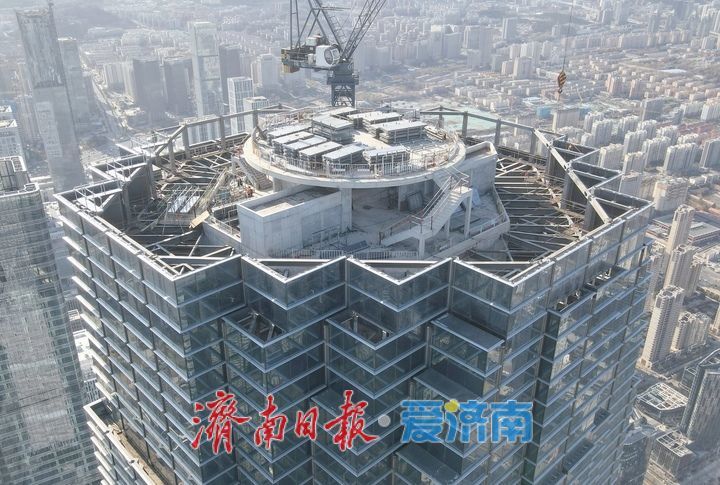 项目强省会｜济南“第一高”塔冠二层单元体幕墙安装近半