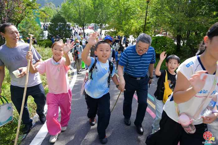 齐鲁福地 善美泉城 济南2026“一城山色·登山打卡”活动佛慧山站暖心启幕