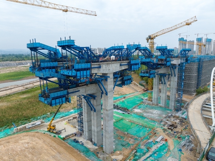 12个挂篮同时施工，济南轨道交通8号线这座连续梁合龙