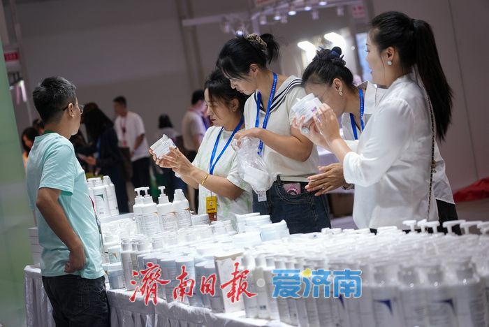 “泉韵东方，智见‘鲁’妆未来”2026第52届济南美业博览会开幕