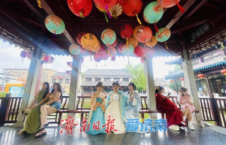 济南百花洲变身“百花”洲