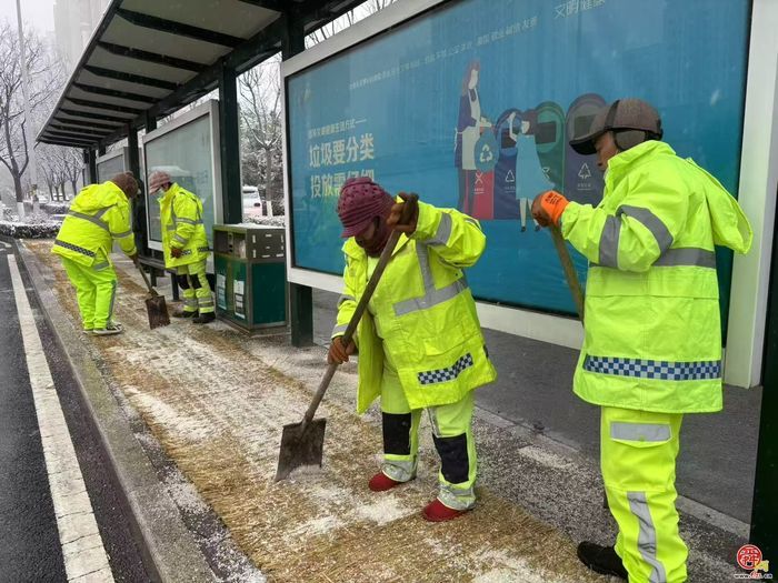 温暖市民上班路！济南城管1.3万余人彻夜“雪”战保畅通