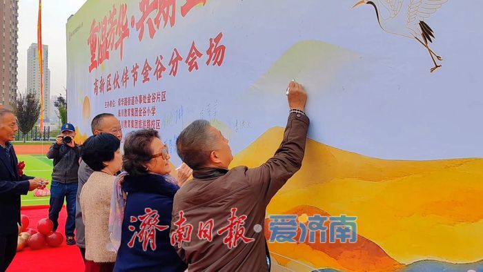 重阳节温情预热！99对金婚夫妻携手“撒糖”，见证爱情最美模样