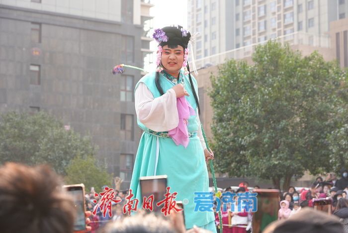 新春走基层丨年味不打烊 民俗展演续燃新春热