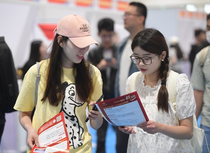 现场图集来了！“天下泉城聚天下英才”济南首届高层次人才招引大会人气爆棚