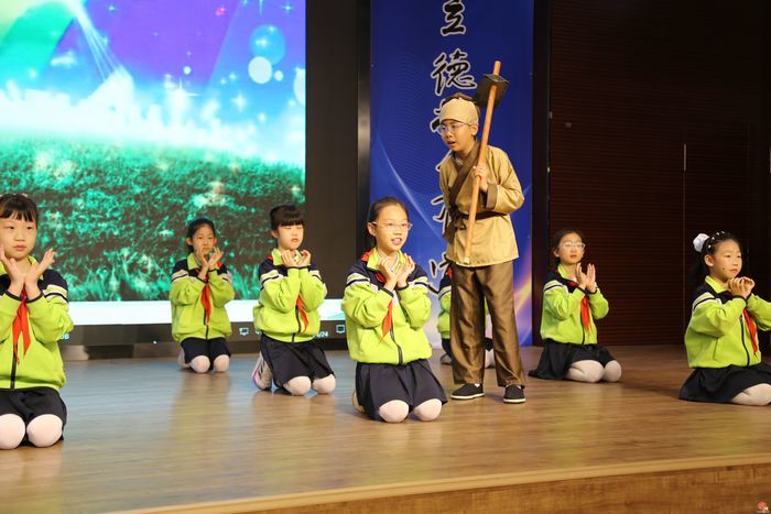 从“整本书”到“整个舞台”：一所小学如何让阅读“活”起来  ——济南市纬二路小学“致格大舞台”整本书阅读展演活动