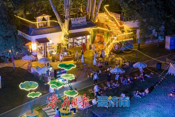 赏泉看戏、湖畔微醺！天下第一泉花式整活，点燃国庆假日热潮