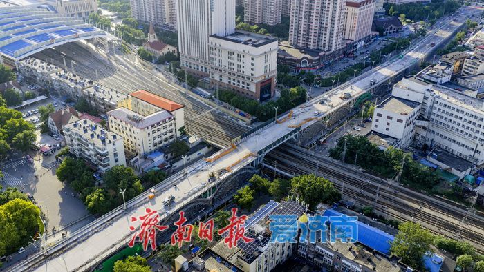 济南纬二路跨铁路天桥全力推进升级改造 智慧管控护航民生出行