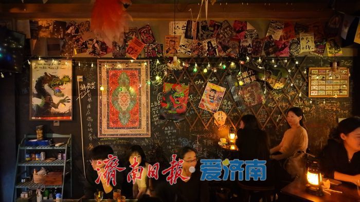 逛遍明府城夜巷！五家宝藏氛围感小店，听歌小酌一站式打卡