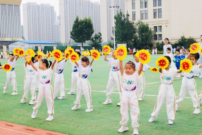 健康第一！市中区幼儿园体育嘉年华点亮幼儿多彩童年