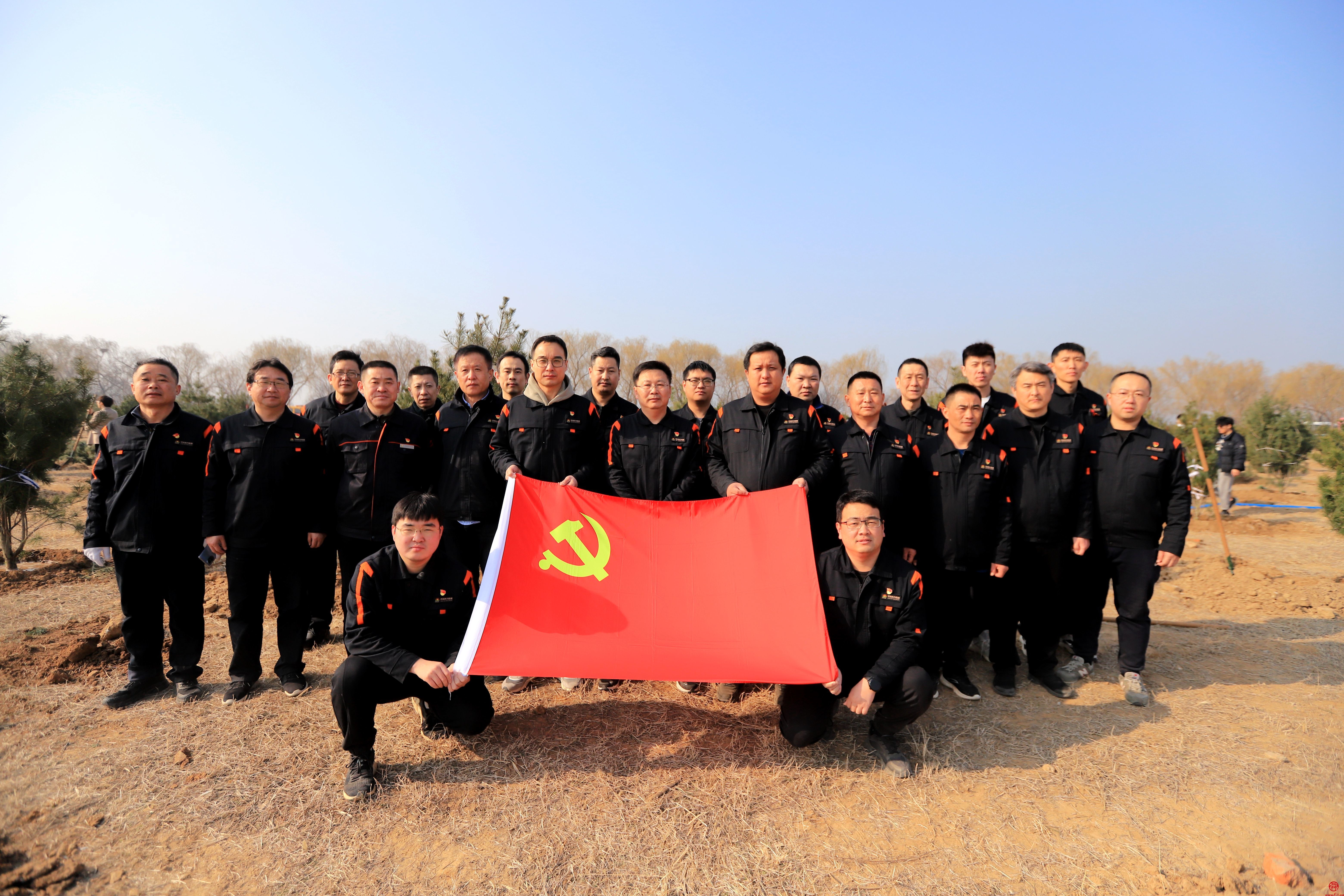 植绿正当时｜ok138cn太阳集团组织党员和团员青年开展义务植树活动