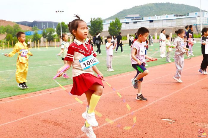 健康第一！市中区幼儿园体育嘉年华点亮幼儿多彩童年