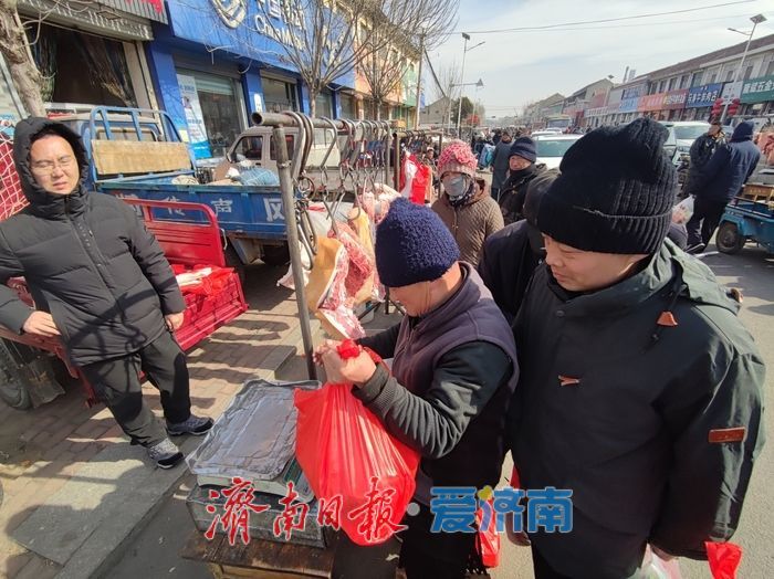 人头攒动购年货 烟火升腾年味浓