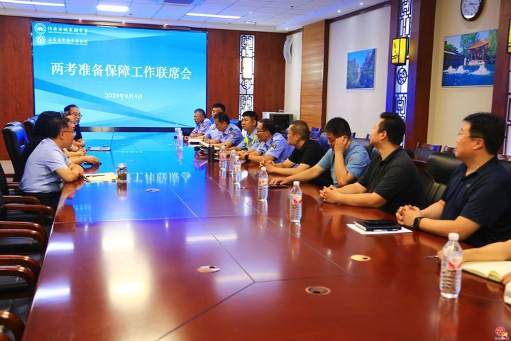 护航中高考 济南交警与您同行