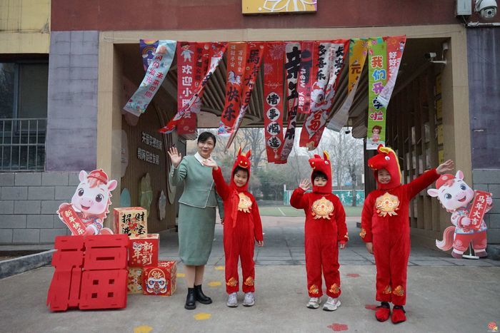 微光成炬 同心致远——济南市经八路小学2026年春季开学典暨棠华书院启动仪式