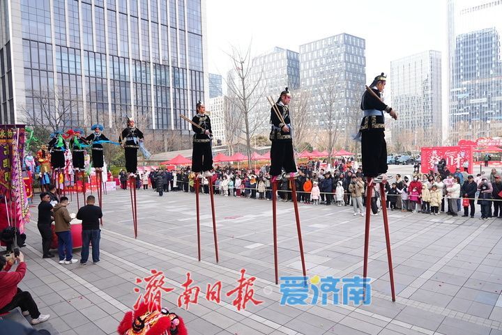小年高跷闹泉城 年味扑面迎新春