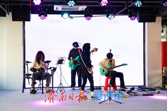 济南猫柠茂开业 旧校舍变身二次元萌宠双主题新地标