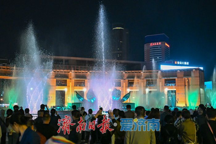 泉城客厅焕新韵，荷花音乐喷泉打造视听盛宴