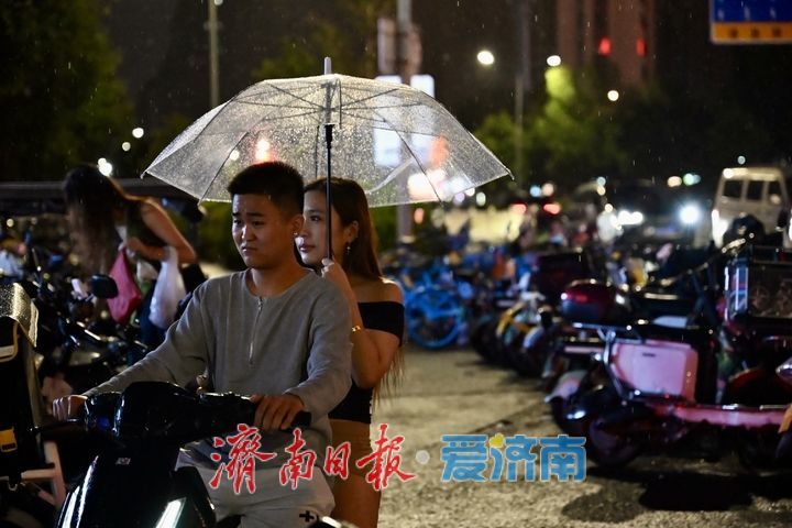 济南急雨驱暑热