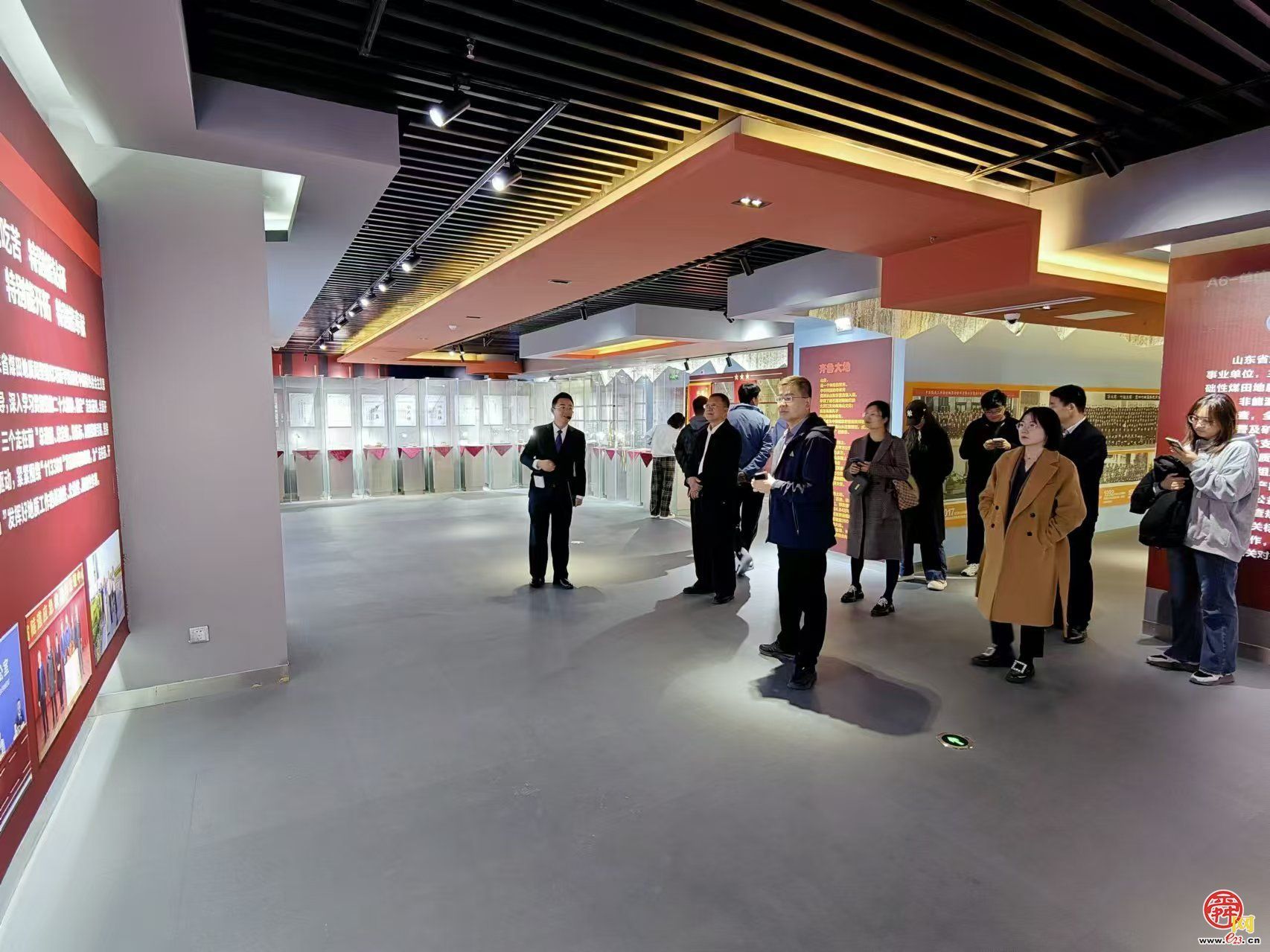 在这里“穿越”亿万年前 走进山东探矿博物馆