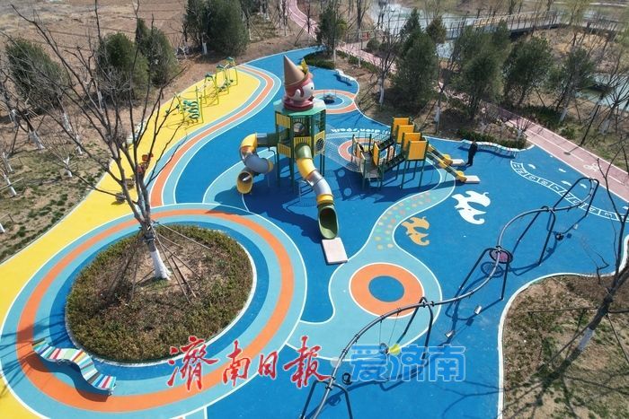 河畔公园绽放生态活力