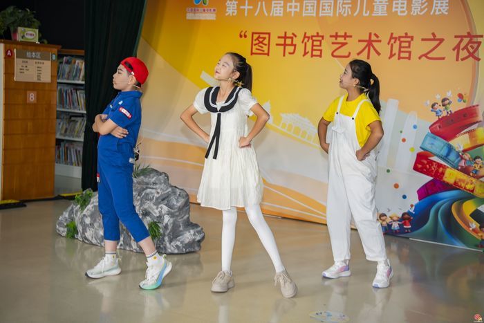 “图书馆艺术馆之夜”剧本朗读会温情上演 