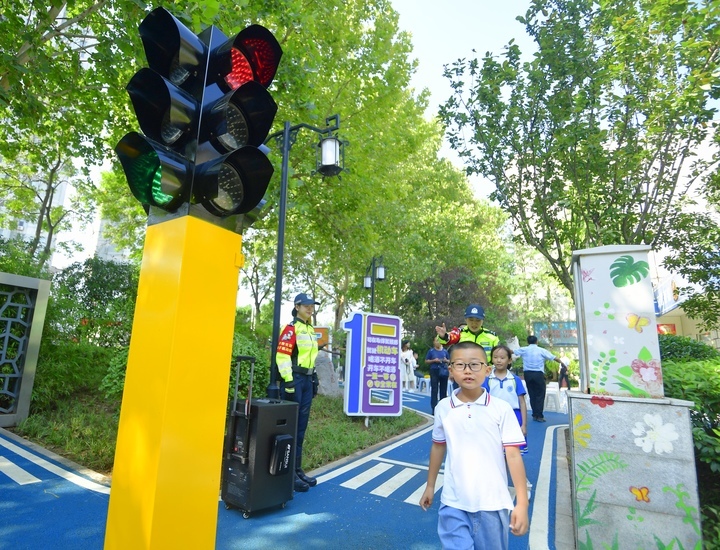 济南首座交通安全和残疾预防知识主题共建花园开园
