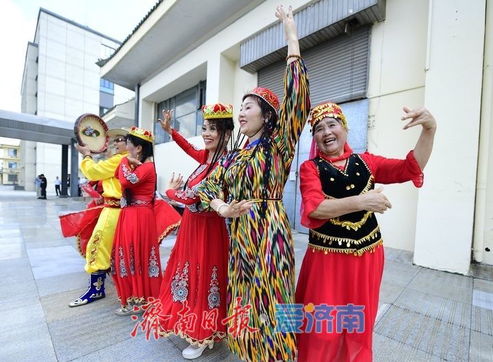 全新适老化升级，“齐鲁之星”银发旅游专列首发新疆
