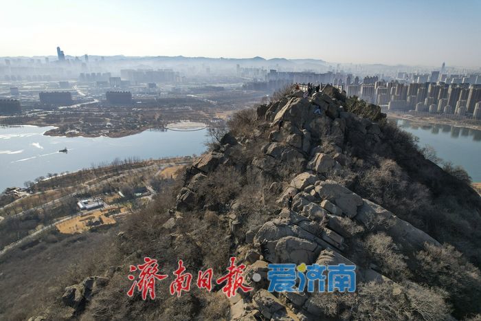 泉城年味气氛组已就位，是“蛇”候过年啦！