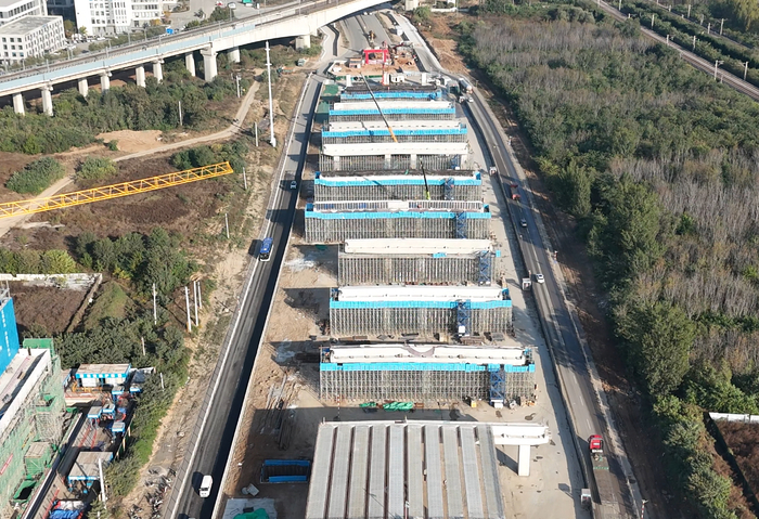 济南工业北东延新进展：三工区管段内主线高架桥盖梁施工全部完成