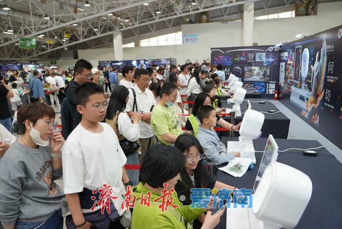 科技与传统融合！AI 中医机器人亮相济南引围观