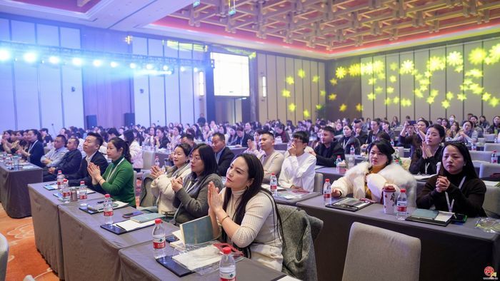 共话数智时代发展新蓝图，佐康十三周年庆典暨首届民营经济论坛启动大会在济举行