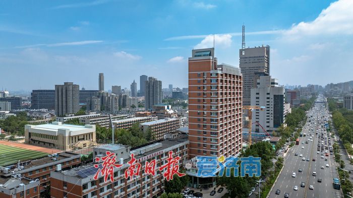 一年四季 泉在济南丨白云朵朵 雨后济南再现动人“泉城蓝”
