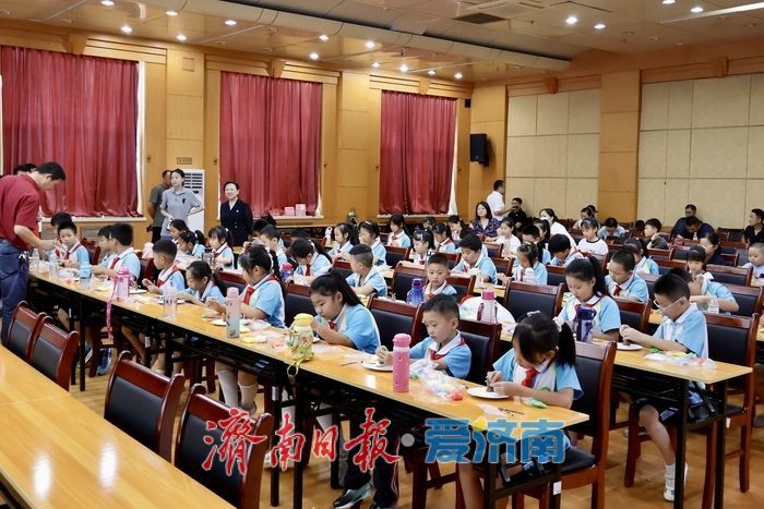  “七彩课堂”点亮暑期“爱伴童心”筑梦成长 我市举办外来务工人员子女暑期关爱活动