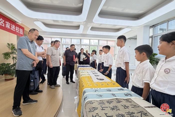 翰墨颂党恩 笔韵润经纶——市中区书协进校园共建笔会活动