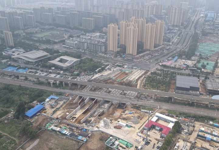 奥体西路北延下穿铁路桥工程有序推进