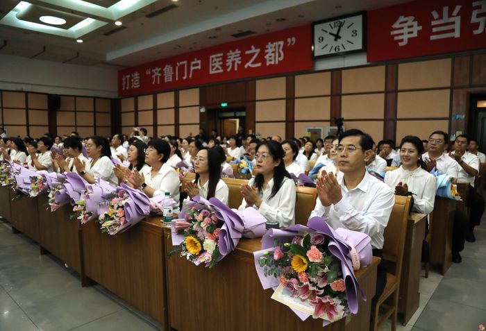 槐荫区庆祝教师节大会召开