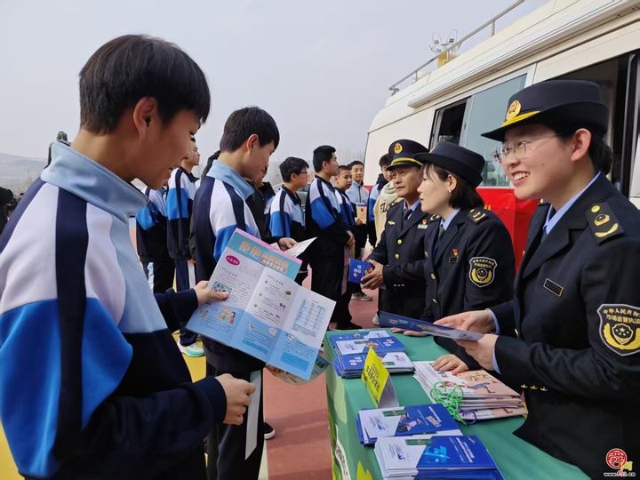 济南市场监管“3·15食安大篷车”进校园啦！