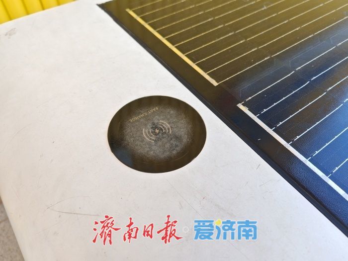 济南华山湖“阳光座椅”上线！太阳能充电赋能绿色游园