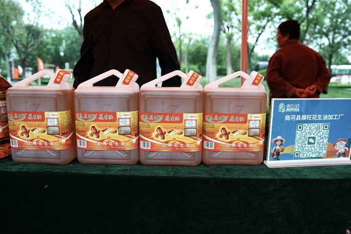 “泉水人家”“点赞商河”组团亮相小麦高产竞赛 展区里济南好物“圈粉”忙