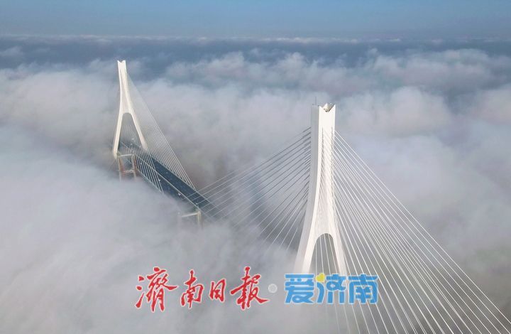 雾锁黄河 塔影独悬