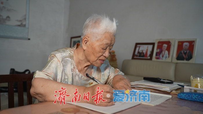 烽火记忆与信仰底色——一位94岁老党员的“家庭微党课”