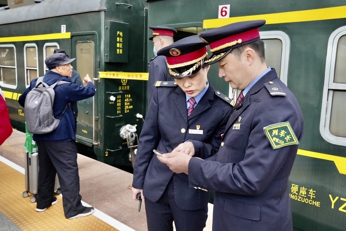 东营至青岛首次开行旅客列车