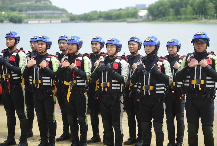 济南消防开展水域救援演练