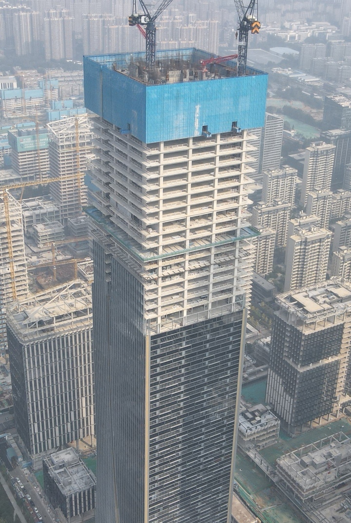 幕墙安装过半，济南中央商务区“第三高”冲刺300米天际线