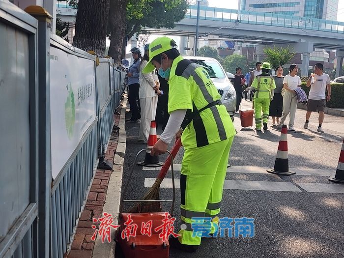 高考期间，济南城管在14处考场周边设置移动公厕30处